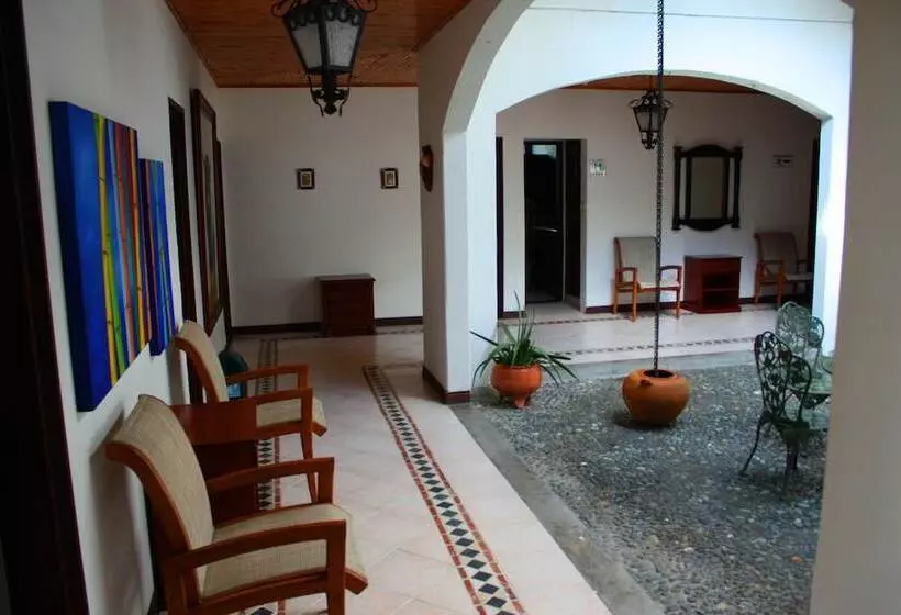 هتل Hostal Los Juanes   Hostel