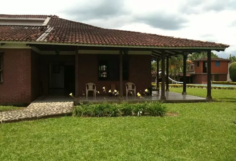 هتل Hostal Los Juanes   Hostel