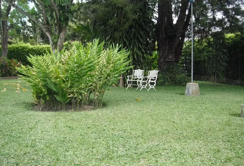 هتل Hostal Los Juanes   Hostel