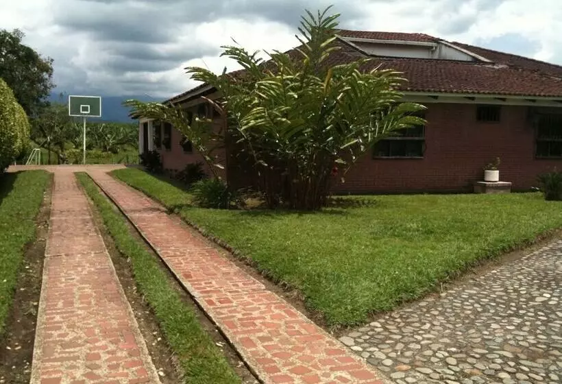 هتل Hostal Los Juanes   Hostel