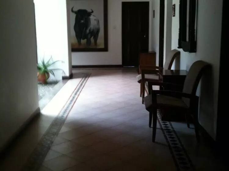 هتل Hostal Los Juanes   Hostel