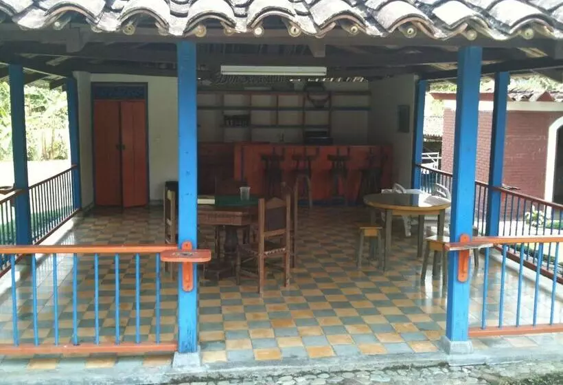 هتل Hostal Los Juanes   Hostel