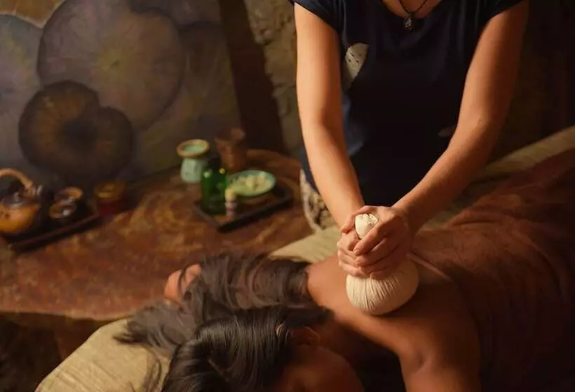 Hotel Saraii Village