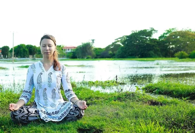 Hotel Saraii Village