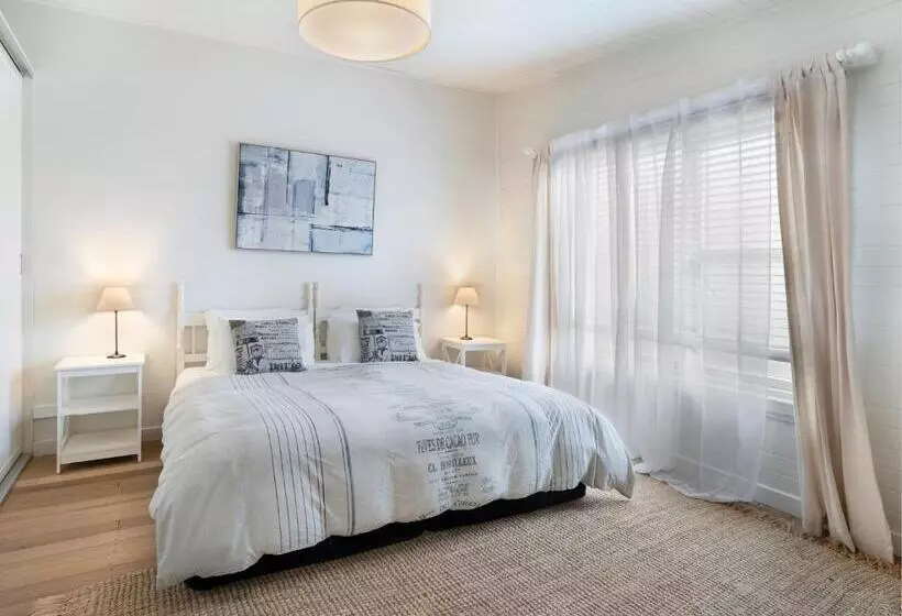 ホテル The Red Feather Inn