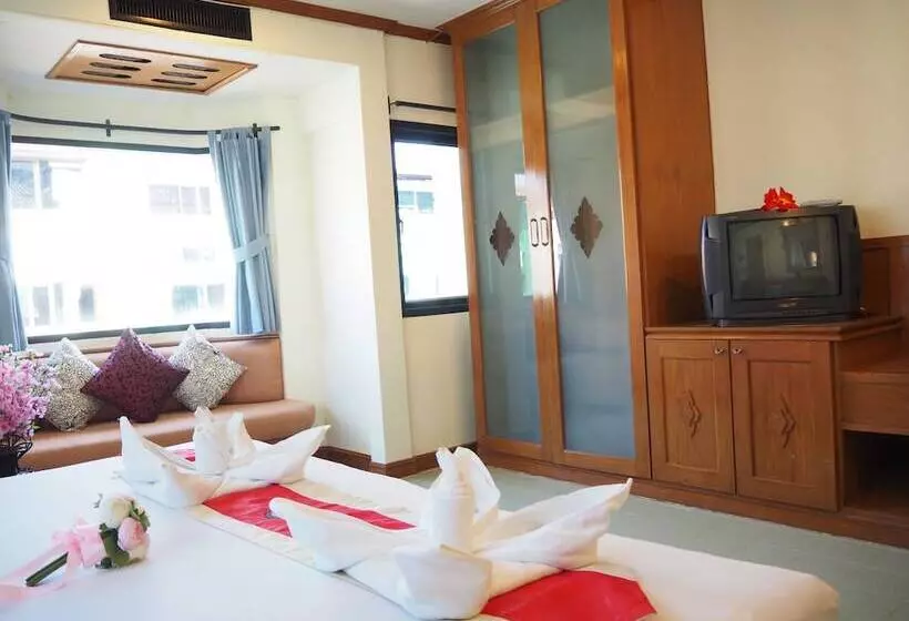 Hotel Your Place Inn