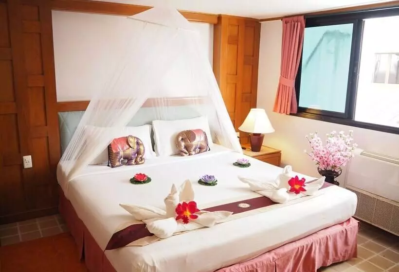 Hotel Your Place Inn