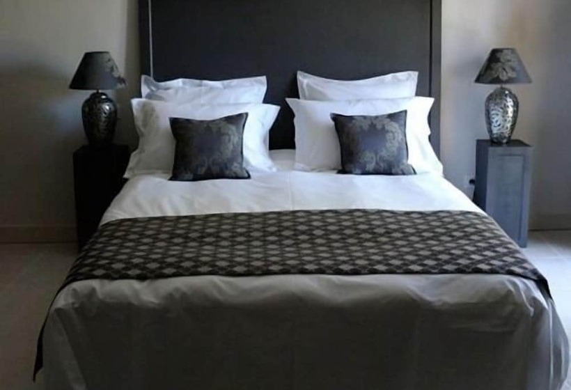 Пансион Chambres D Hôtes La Maison De Léonie