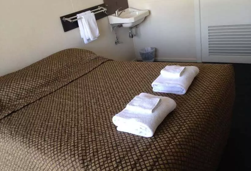 The Commercial Hotel Motel