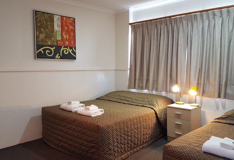 The Commercial Hotel Motel