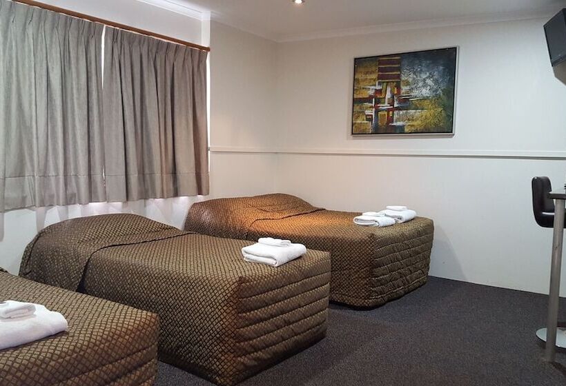 The Commercial Hotel Motel