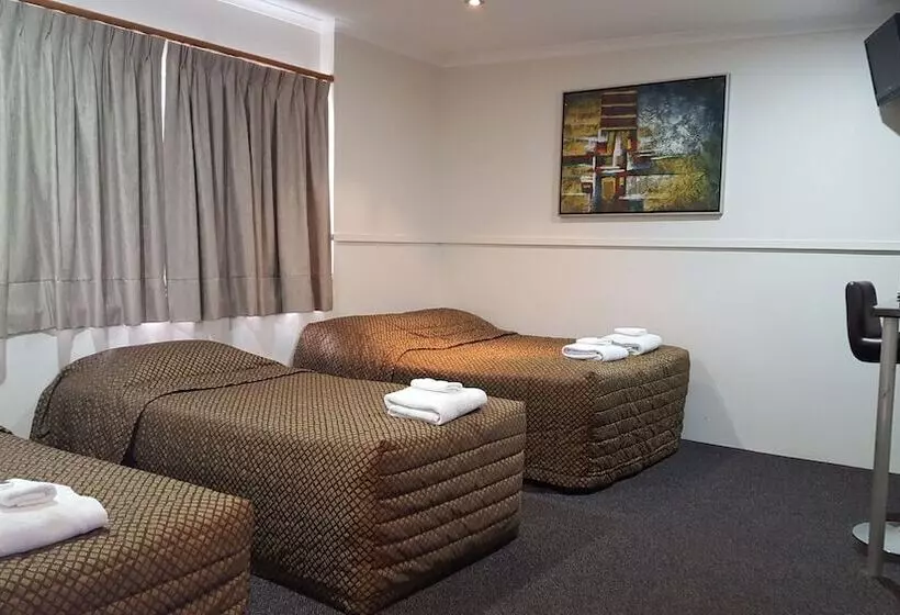 The Commercial Hotel Motel