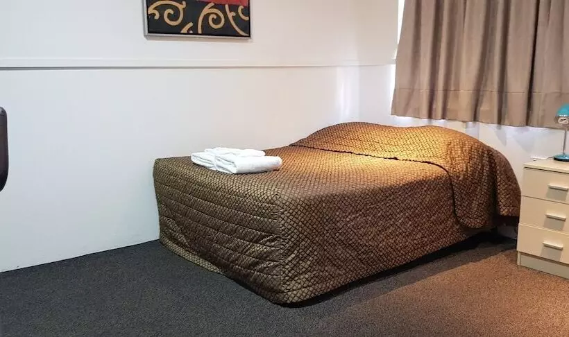 The Commercial Hotel Motel