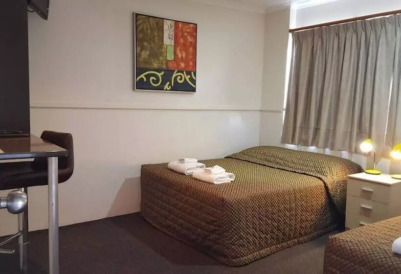 The Commercial Hotel Motel