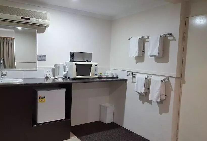 The Commercial Hotel Motel