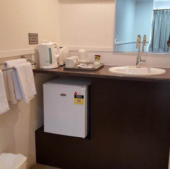 The Commercial Hotel Motel