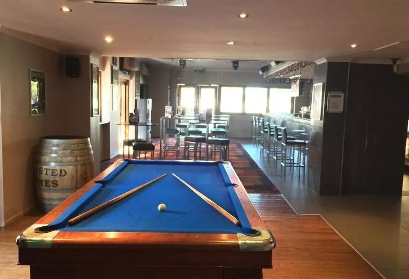 The Commercial Hotel Motel