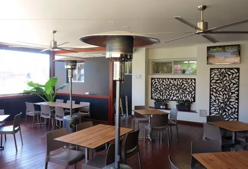 The Commercial Hotel Motel