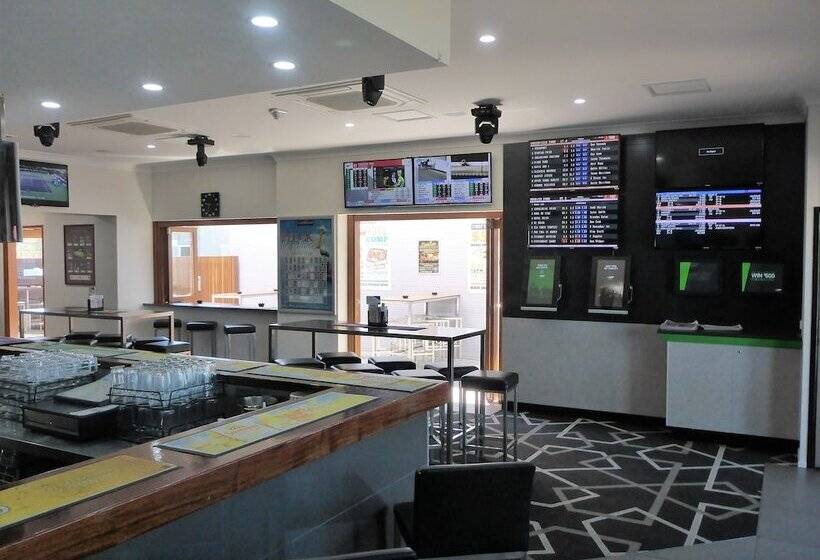 The Commercial Hotel Motel