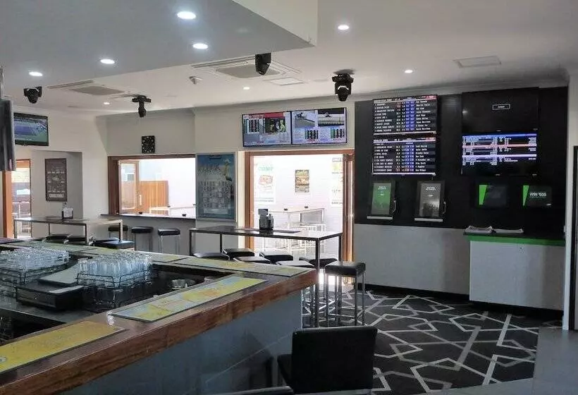 The Commercial Hotel Motel