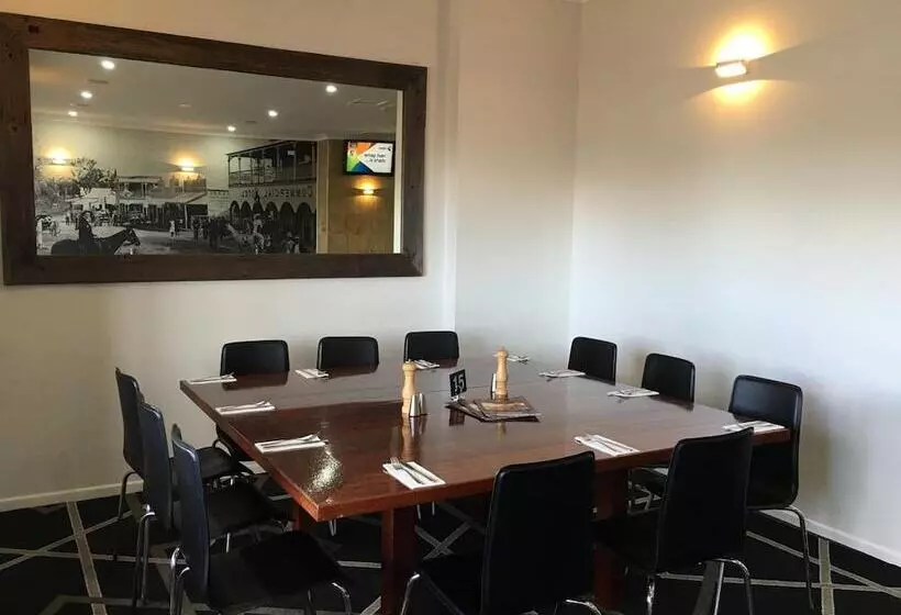 The Commercial Hotel Motel