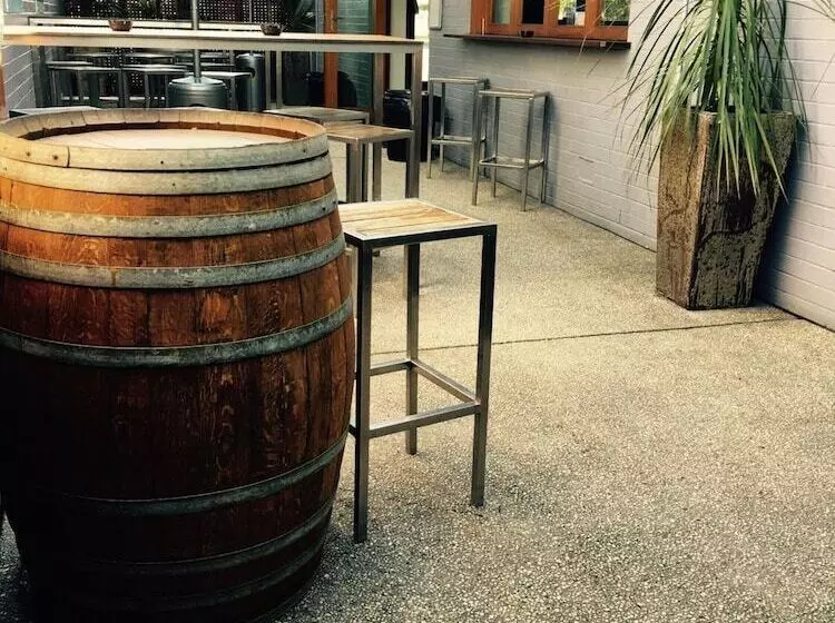 The Commercial Hotel Motel