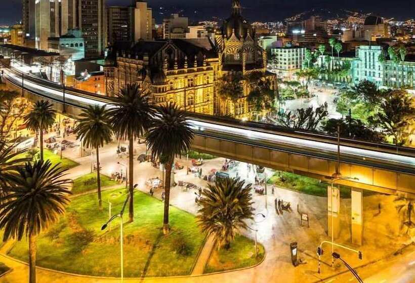 Esmed Estación Medellín Hostel