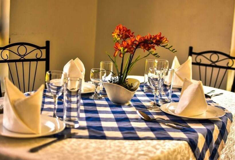 هتل Kigezi Forest Cottages