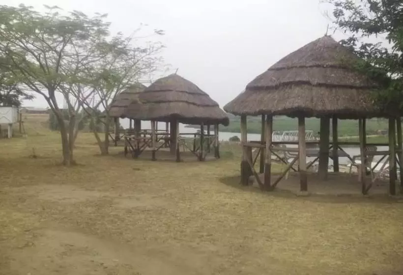 هتل Tembo Safari Lodge