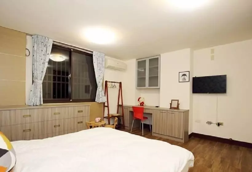 پانسیون 93 Street House