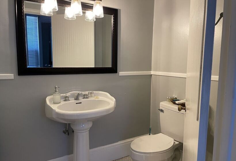 بنسيون The Clinton Inn