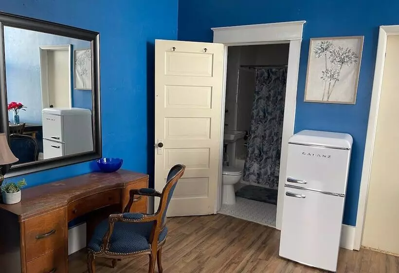 Majatalo The Clinton Inn