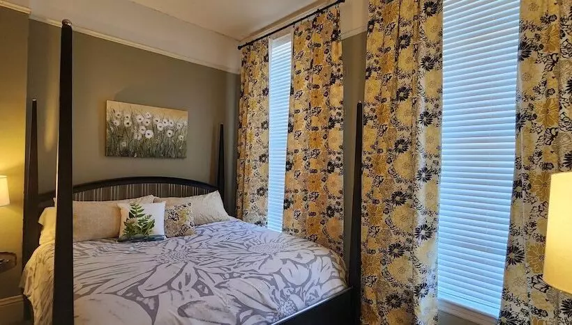 Majatalo The Clinton Inn