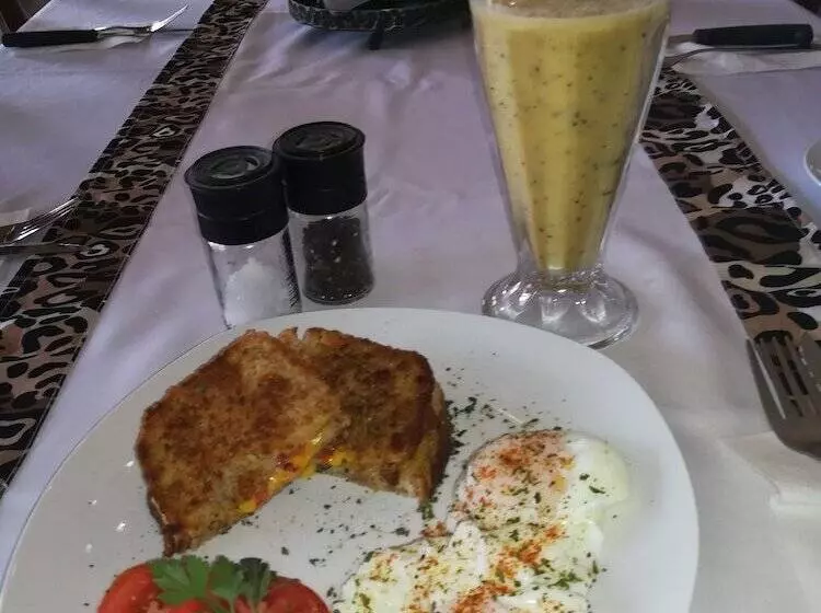 The Farmhouse B&b Beergarden Cc