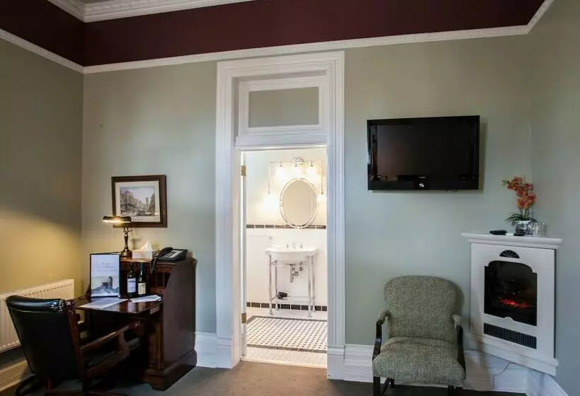 Aamiaismajoitus (B&B) Clocktower Inn