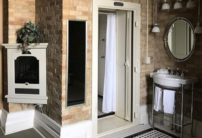 Bed and Breakfast Clocktower Inn