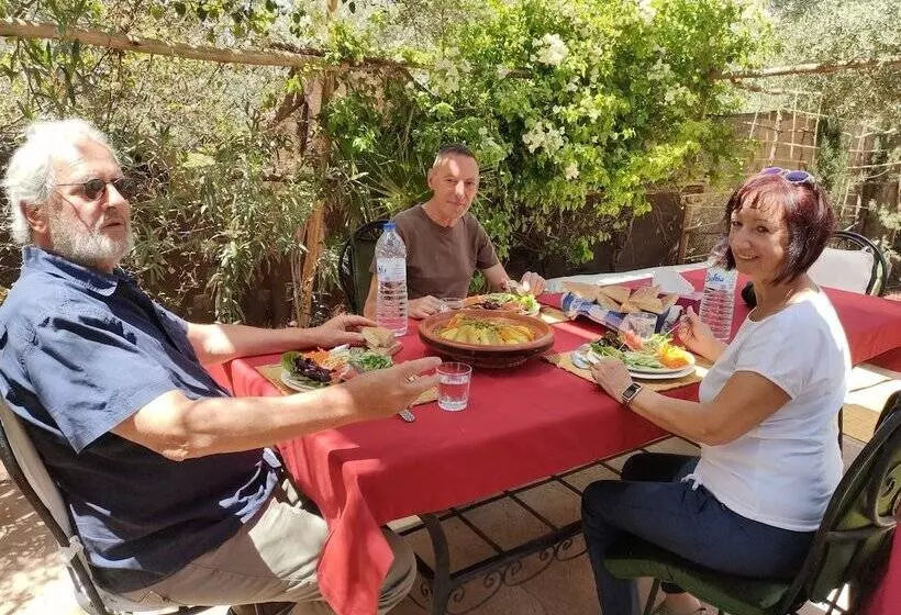 Aamiaismajoitus (B&B) Dar Tadout