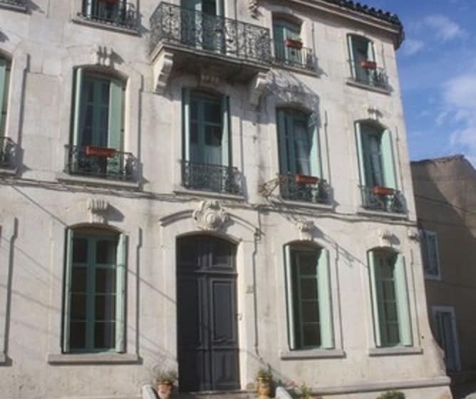 تختخواب و صبحانه La Montagute