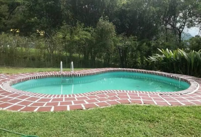 هتل Country Delights