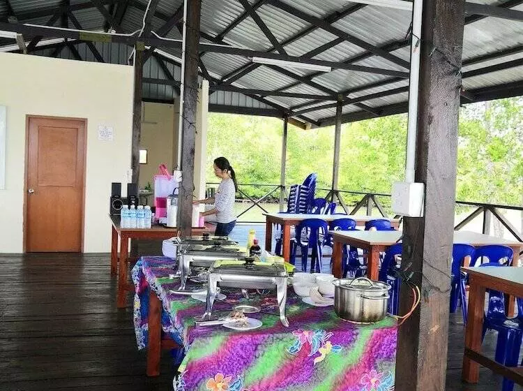 Majatalo Tambisan Island Lodge