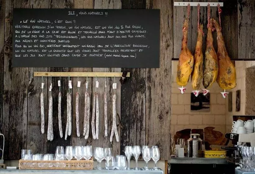 ホテル La Cour De Remi