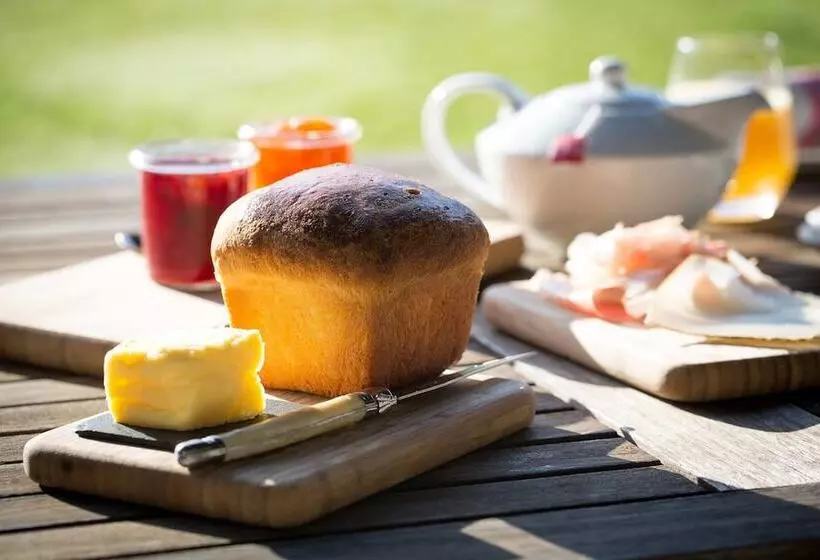 ホテル La Cour De Remi