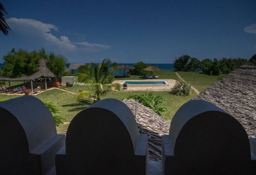 هتل Pangani Cliffs Lodge