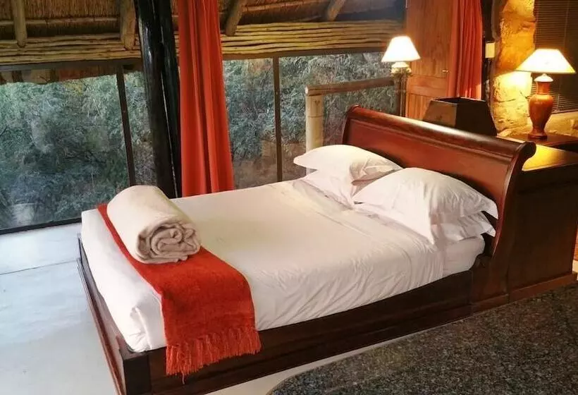 Hotelli Thulani Game Lodge And Eco Estate