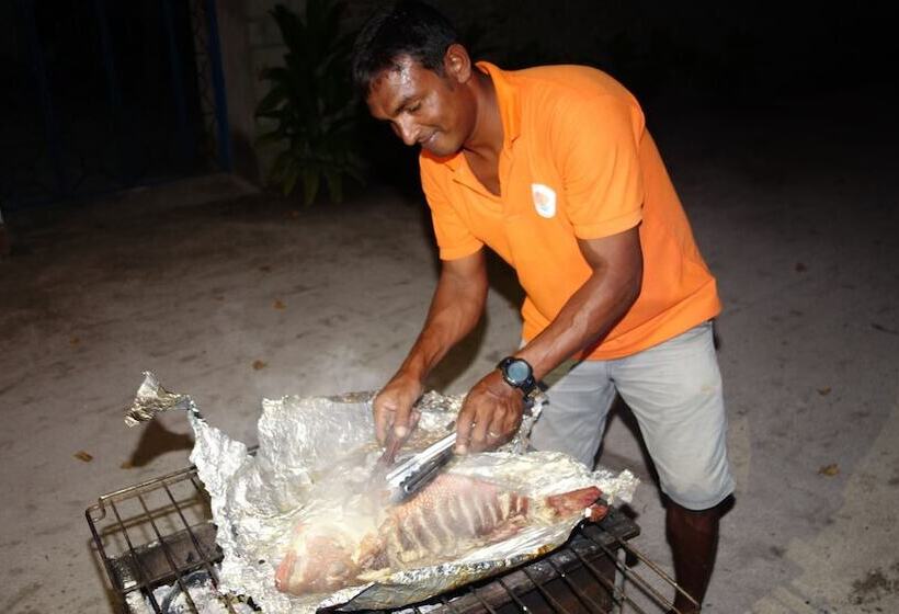 پانسیون Ocean Beach Inn Maldives