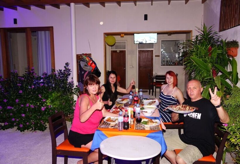 پانسیون Ocean Beach Inn Maldives