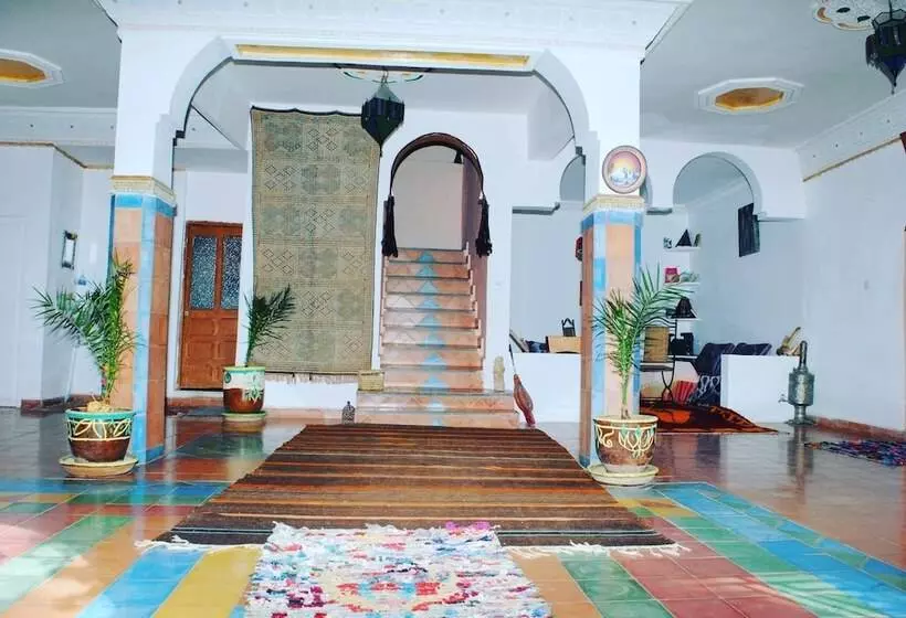 Aamiaismajoitus (B&B) Auberge Kasbah Des Roches