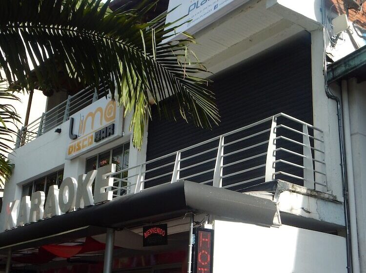 בית מלון כפרי Plaza 33