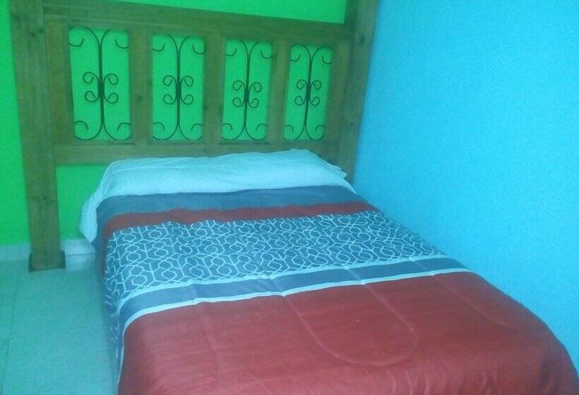 Hostal La Rivera Inn   Hostel