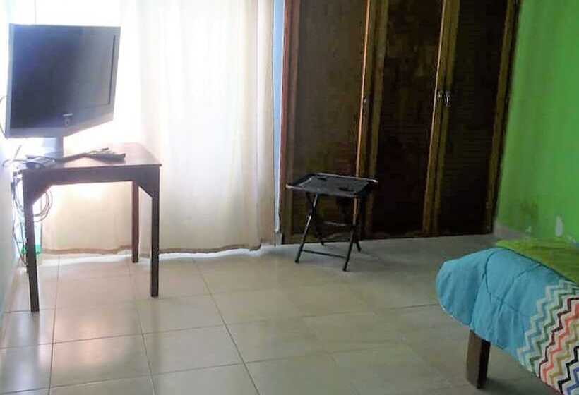 Hostal La Rivera Inn   Hostel